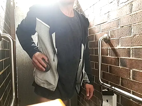 Snapshot of RichardHard_1 chatting on 16, 10, 2025 RichardHard 1 online show from 16, 10, 2025