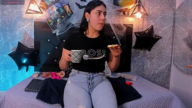 Snapshot of emberhodson chatting on 17, 10, 2025 emberhodson online show from 17, 10, 2025