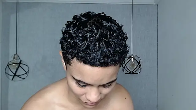 Liiamthompson online show from 16, 3, 2025