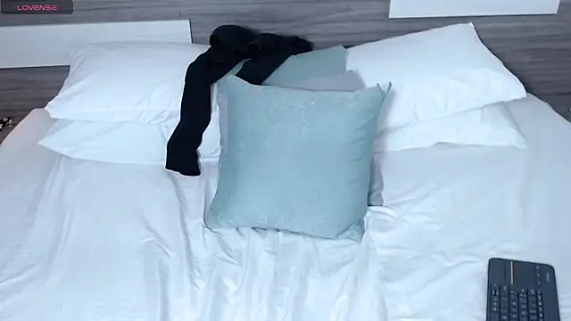 Liiamthompson online show from 2, 4, 2026