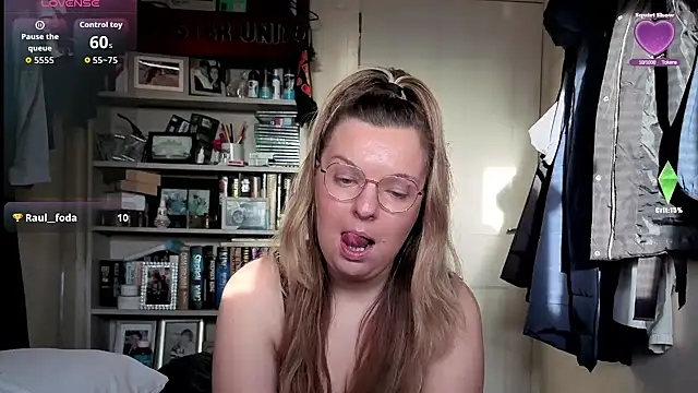 Snapshot of Demi_WelshX chatting on 5, 12, 2025 Demi WelshX online show from 5, 12, 2025