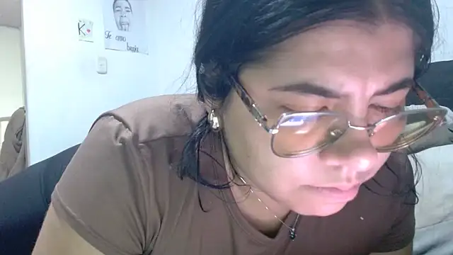 Snapshot of viccky_vick chatting on 12, 6, 2026 viccky vick online show from 12, 6, 2026