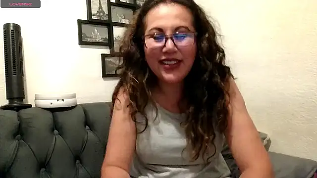 Snapshot of MirandaLatinaLovely chatting on 10, 6, 2026 MirandaLatinaLovely online show from 10, 6, 2026