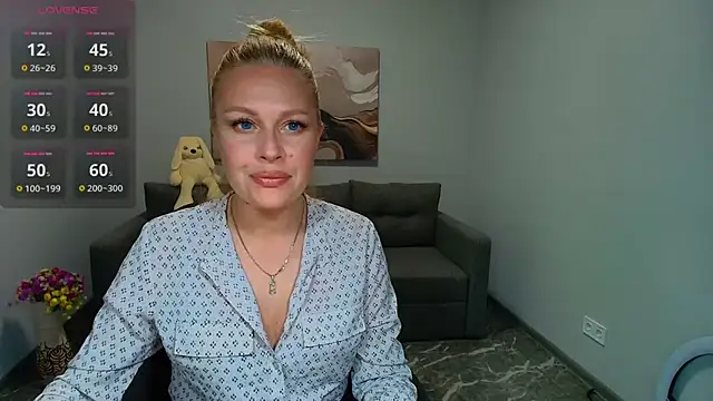 Snapshot of Mira_Whites chatting on 15, 5, 2026 Mira Whites online show from 15, 5, 2026