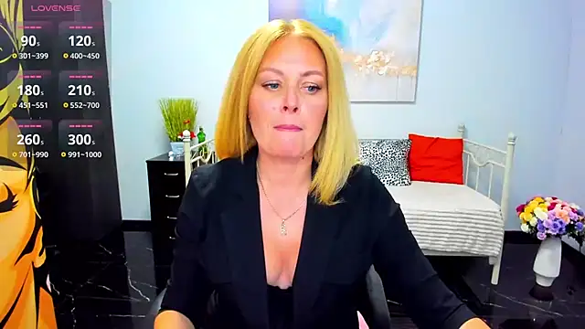 Snapshot of Mira_Whites chatting on 19, 5, 2026 Mira Whites online show from 19, 5, 2026