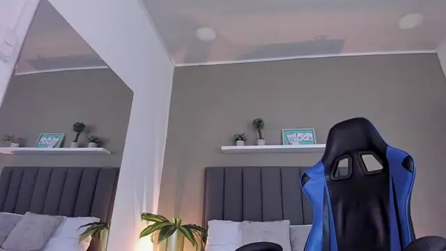 Snapshot of alessia_leroy chatting on 29, 3, 2026 alessia leroy online show from 29, 3, 2026