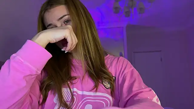 Snapshot of Kisskeyy chatting on 2, 2, 2025 Kisskeyy online show from 2, 2, 2025