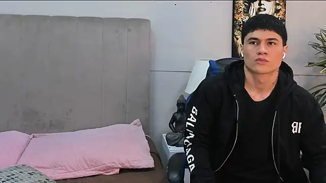 Snapshot of roan_birkin chatting on 21, 5, 2026 roan birkin online show from 21, 5, 2026