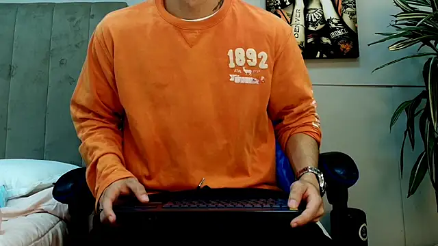 Snapshot of roan_birkin chatting on 27, 5, 2026 roan birkin online show from 27, 5, 2026