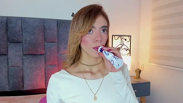 Snapshot of Violetta_Ficher chatting on 3, 6, 2026 Violetta Ficher online show from 3, 6, 2026