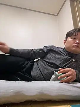 Snapshot of offwhite777 chatting on 25, 2, 2025 offwhite777 online show from 25, 2, 2025