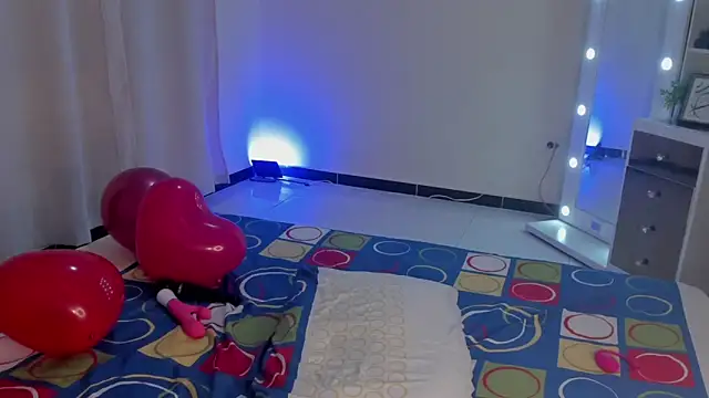 Snapshot of leahaltomm chatting on 14, 2, 2025 leahaltomm online show from 14, 2, 2025