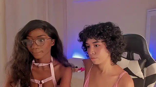 Snapshot of leahaltomm chatting on 15, 2, 2025 leahaltomm online show from 15, 2, 2025