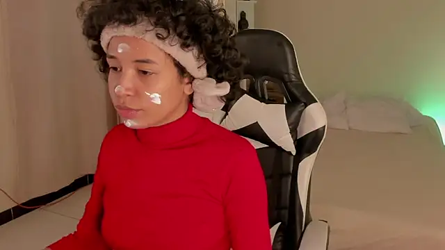 Snapshot of leahaltomm chatting on 1, 3, 2025 leahaltomm online show from 1, 3, 2025