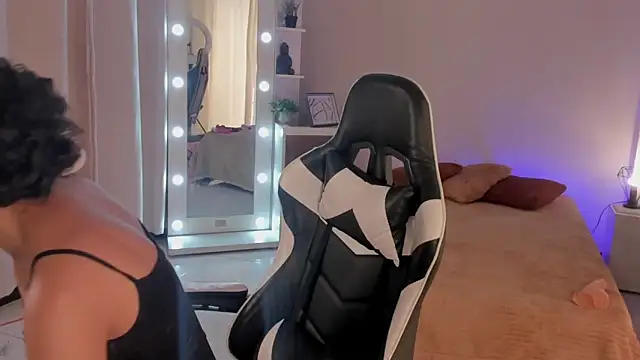 Snapshot of leahaltomm chatting on 12, 3, 2025 leahaltomm online show from 12, 3, 2025