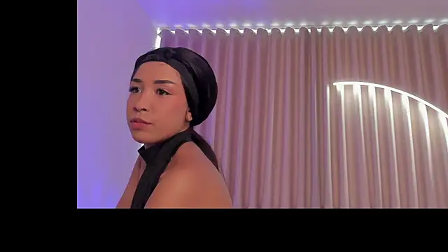 Snapshot of leahaltomm chatting on 15, 9, 2025 leahaltomm online show from 15, 9, 2025