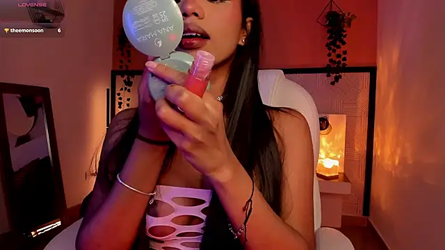 Gigi Strawberry online show from 11, 6, 2026