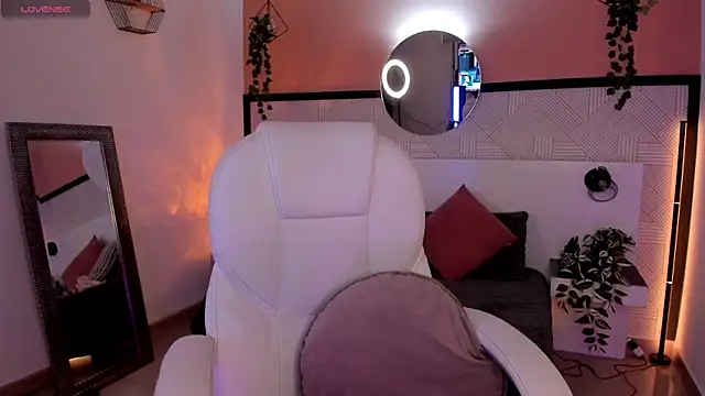Gigi Strawberry online show from 22, 7, 2026