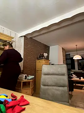 Lars-Lola online show from 27, 10, 2025