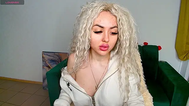 Snapshot of MissisCaty chatting on 11, 2, 2025 MissisCaty online show from 11, 2, 2025