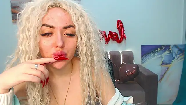 Snapshot of MissisCaty chatting on 13, 2, 2025 MissisCaty online show from 13, 2, 2025