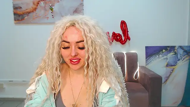 Snapshot of MissisCaty chatting on 13, 2, 2025 MissisCaty online show from 13, 2, 2025