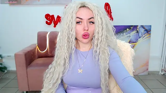 Snapshot of MissisCaty chatting on 20, 2, 2025 MissisCaty online show from 20, 2, 2025