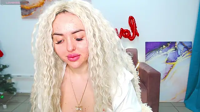 Snapshot of MissisCaty chatting on 24, 2, 2025 MissisCaty online show from 24, 2, 2025