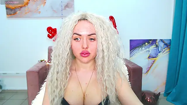 Snapshot of MissisCaty chatting on 24, 2, 2025 MissisCaty online show from 24, 2, 2025