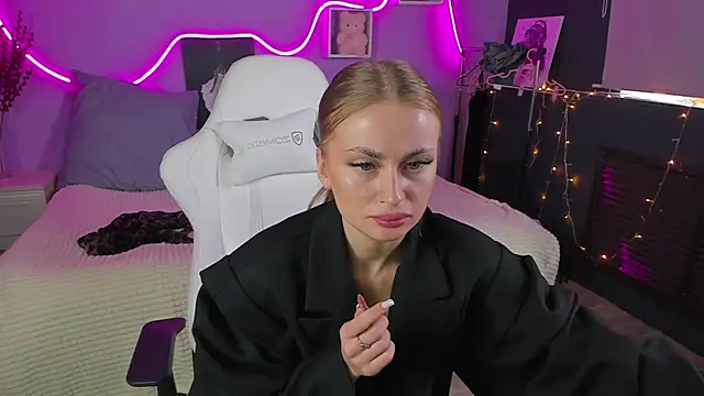 AnitaLamb online show from 28, 2, 2025