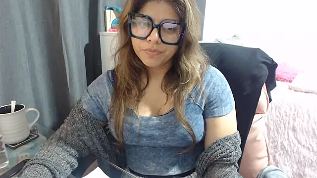 Snapshot of KatteAngelLat chatting on 5, 7, 2026 KatteAngelLat online show from 5, 7, 2026