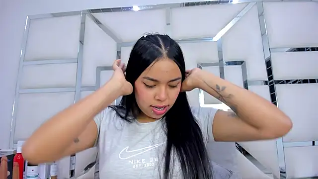 ZoeWan69 online show from 4, 12, 2025