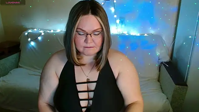 Vivien  wet online show from 2, 3, 2025