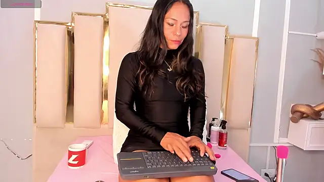 Snapshot of emmysandoval chatting on 2, 6, 2026 emmysandoval online show from 2, 6, 2026