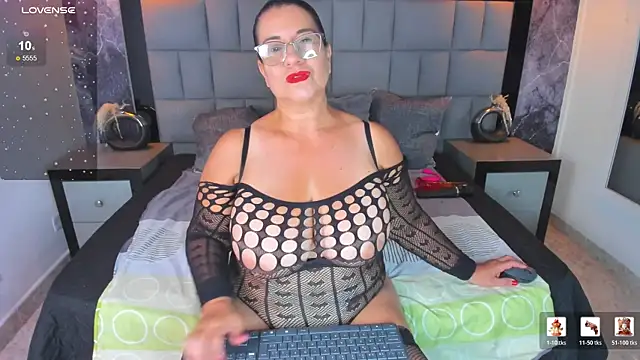 Snapshot of Your_Lady_Milf chatting on 25, 4, 2026 Your Lady Milf online show from 25, 4, 2026