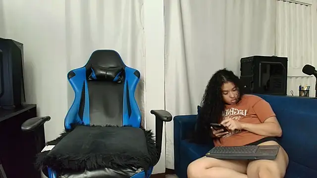 Snapshot of ema_abby chatting on 7, 7, 2026 ema abby online show from 7, 7, 2026