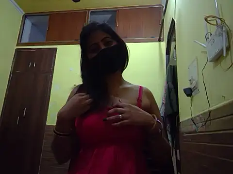 Queen Couple online show from 20, 2, 2025