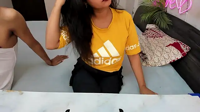 Queen Couple online show from 9, 9, 2025