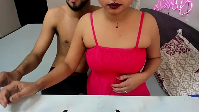 Queen Couple online show from 10, 9, 2025