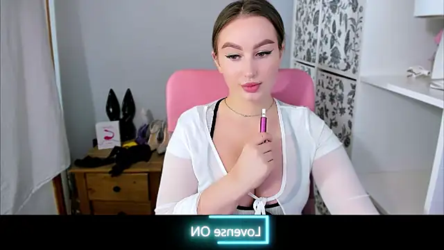 Snapshot of DonnaCam chatting on 12, 5, 2026 DonnaCam online show from 12, 5, 2026