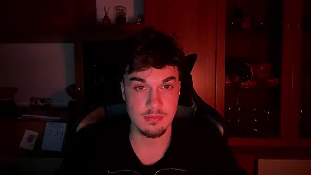 NaplesGuy04 online show from 27, 2, 2025