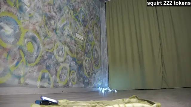 queeneliaa online show from 1, 3, 2025