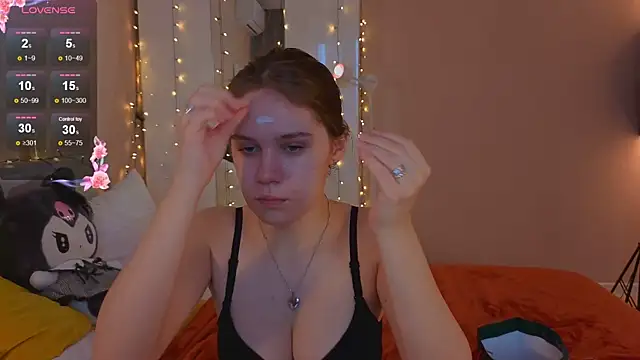 Mia Luw online show from 20, 12, 2025