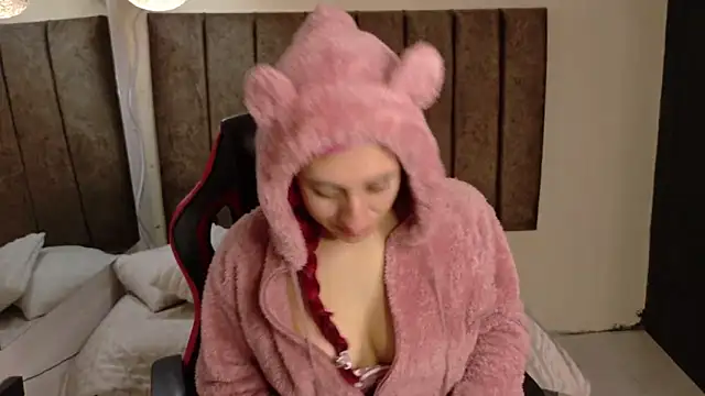 Alektra bryce online show from 10, 11, 2025