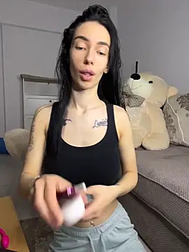 Snapshot of Celine_Roxelle chatting on 20, 4, 2026 Celine Roxelle online show from 20, 4, 2026