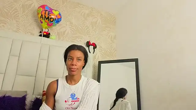 Snapshot of dafnnelewis chatting on 18, 4, 2026 dafnnelewis online show from 18, 4, 2026