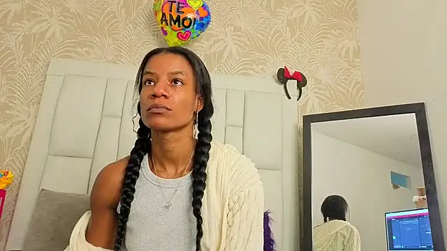 Snapshot of dafnnelewis chatting on 20, 4, 2026 dafnnelewis online show from 20, 4, 2026