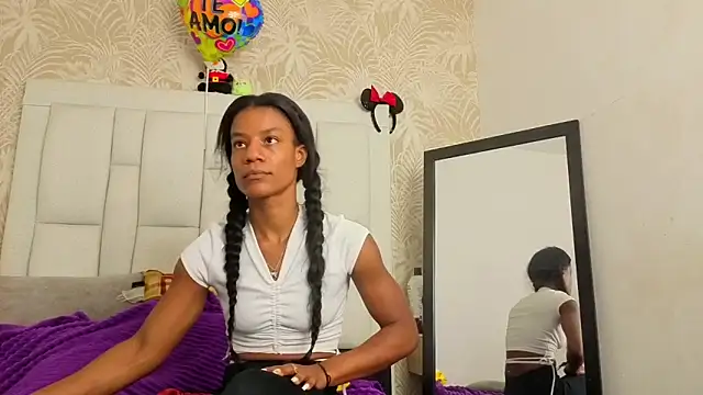 Snapshot of dafnnelewis chatting on 25, 4, 2026 dafnnelewis online show from 25, 4, 2026