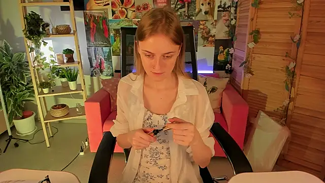 KiraMontoya online show from 15, 3, 2025