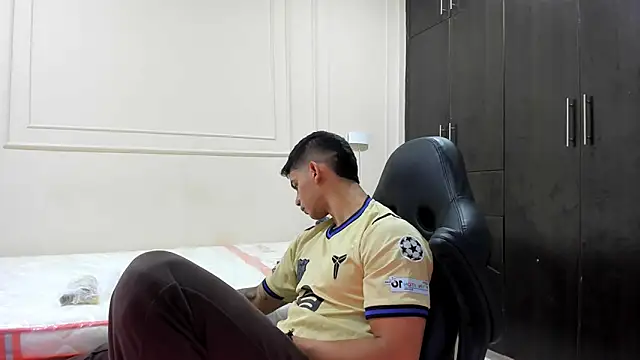 Snapshot of ANDRES_STUD chatting on 18, 4, 2026 ANDRES STUD online show from 18, 4, 2026